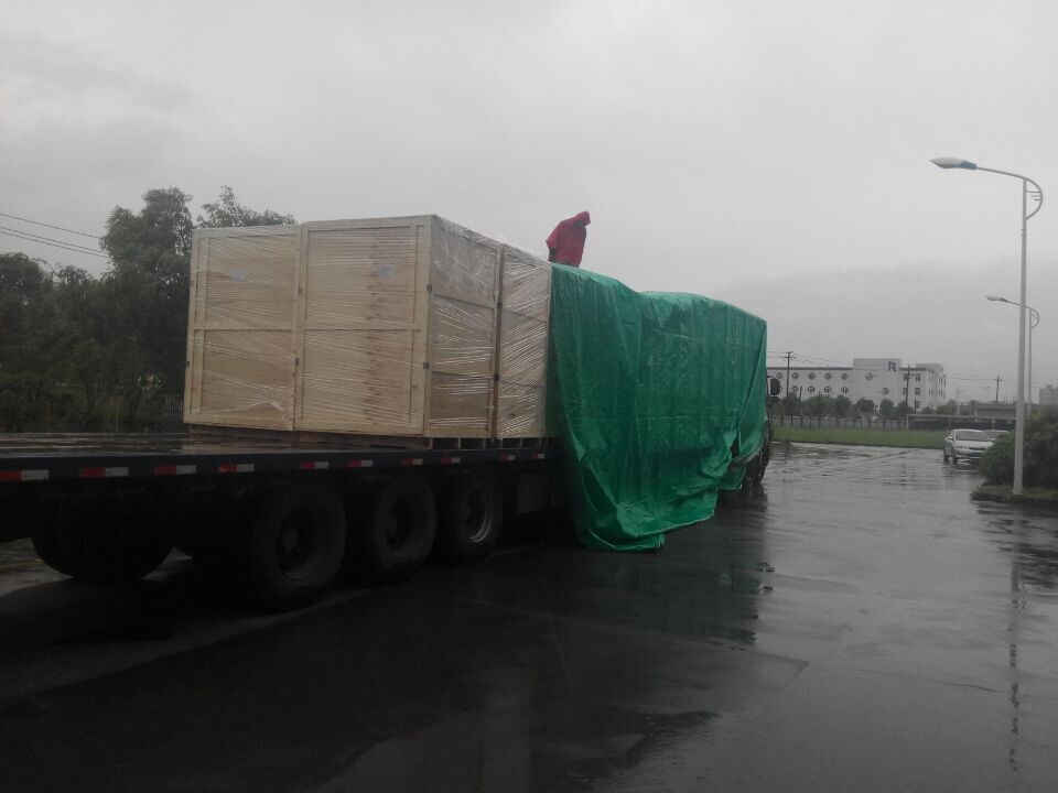 2017年6月北京創(chuàng)聯(lián)匯通電氣-雨中發(fā)貨現(xiàn)場,一直以顧客服務(wù)為較好